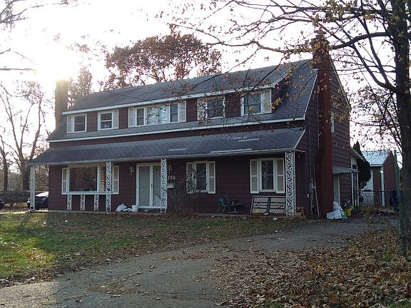 3rd image of 118 Taft St