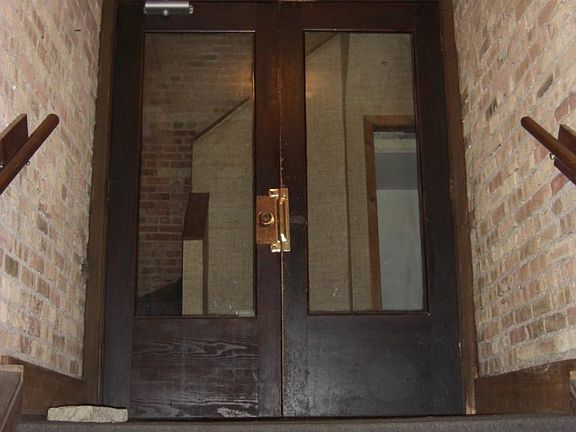3rd image of 935 N Leavitt St #1