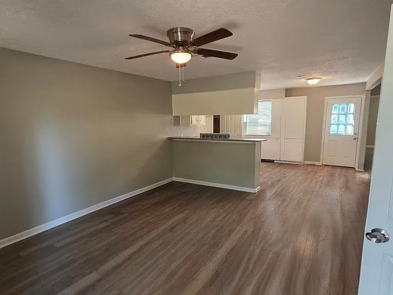 11823 Stonehedge Dr — Photo 1