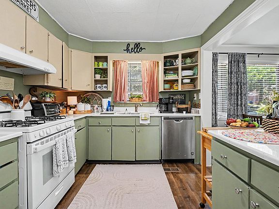2nd image of 1504 Skyline Dr