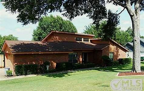 5th image of 711 Clearman Dr