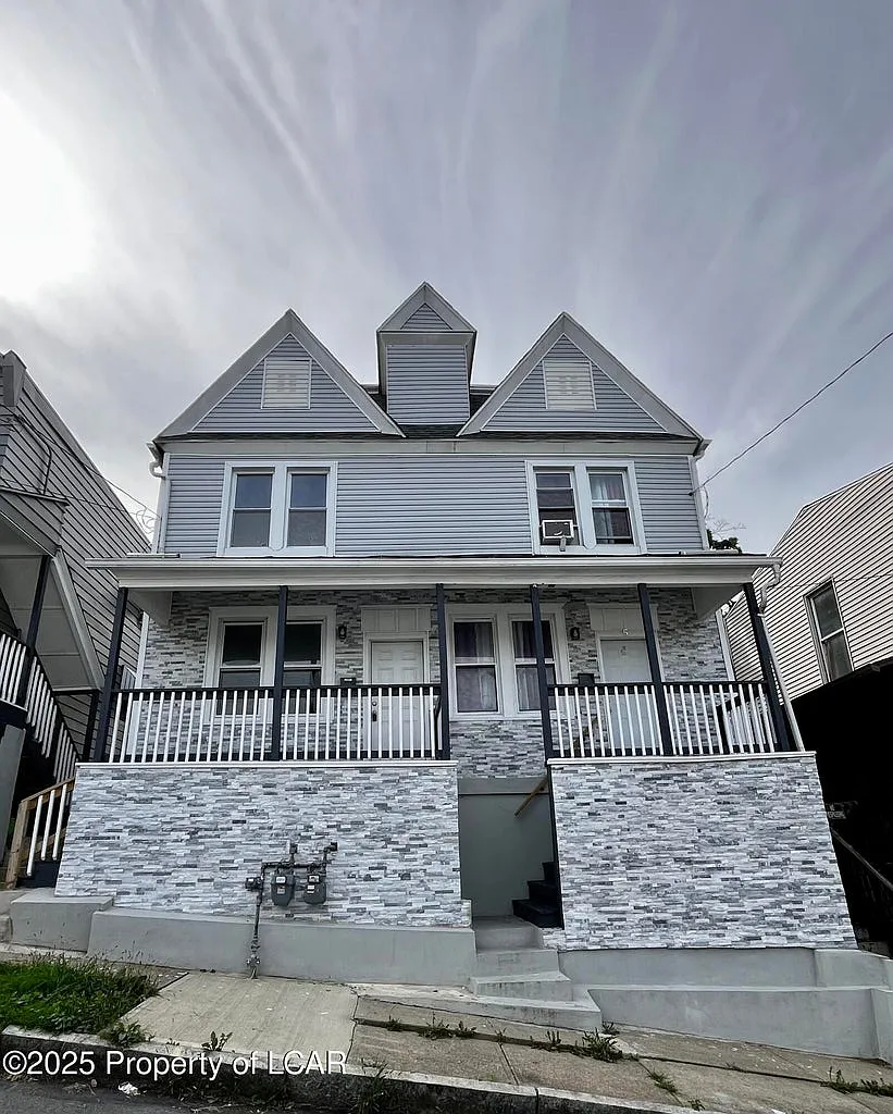 3 bed, 1700 sqft, $1,500 — Photo 1