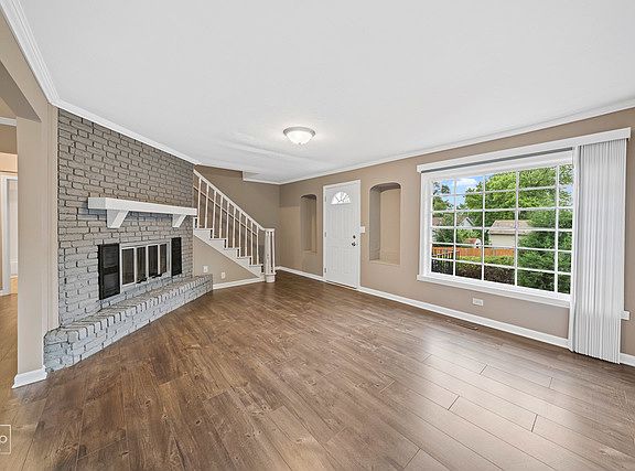 3rd image of 407 Woodland Dr