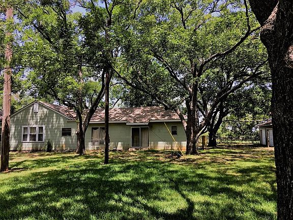 3rd image of 525 Friendship Ln