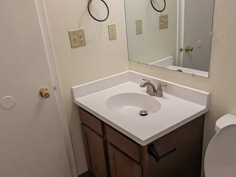 Park Ridge Apartments — Photo 36