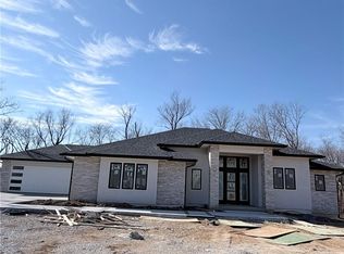 7260 NW Pampas Ln, Parkville, MO 64152