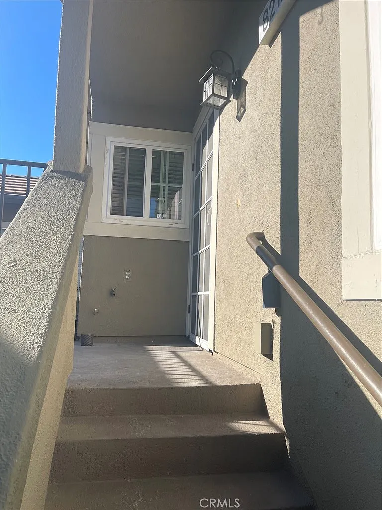 2 bed, 1061 sqft, $3,250 — Photo 2