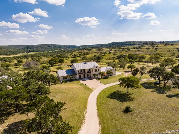 945 elm pass, Center Point, TX 78010