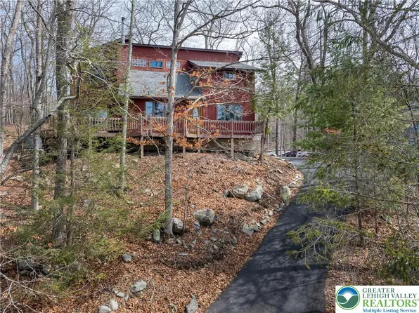 6159 Decker Rd, Bushkill, PA 18324