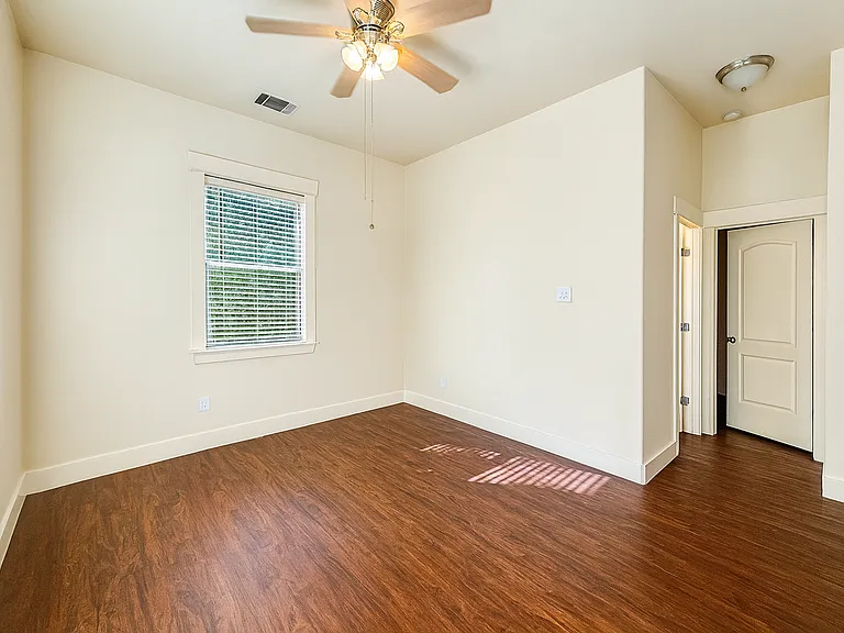 611 Franklin Blvd #A — Photo 24