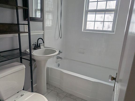 5th image of 2140 Park Ln