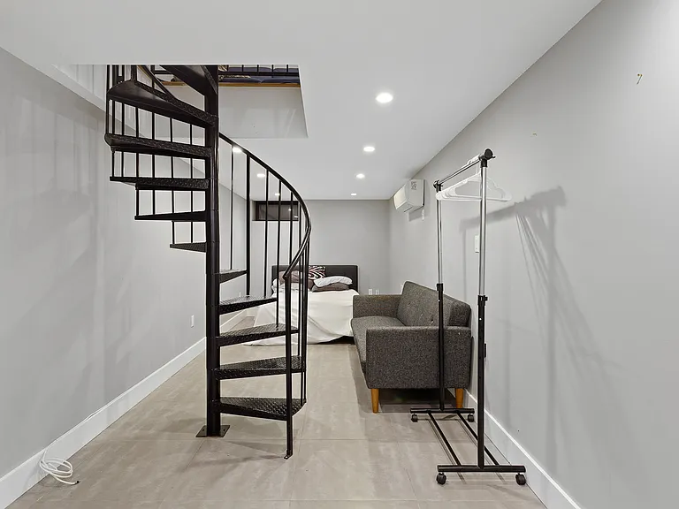 139 Essex St #B — Photo 10