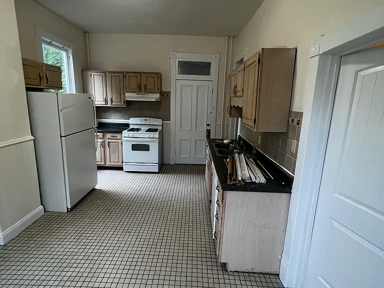 406 Highland Ave SW #2 — Photo 3