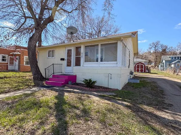 920 Valley St SE, Minot, ND 58701