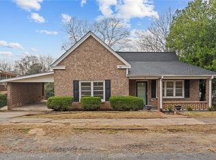8 Lee St, Liberty, SC 29657