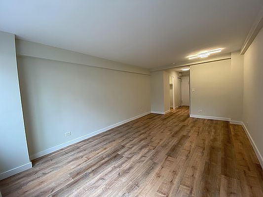 3rd image of 340 E 51st St APT 4D