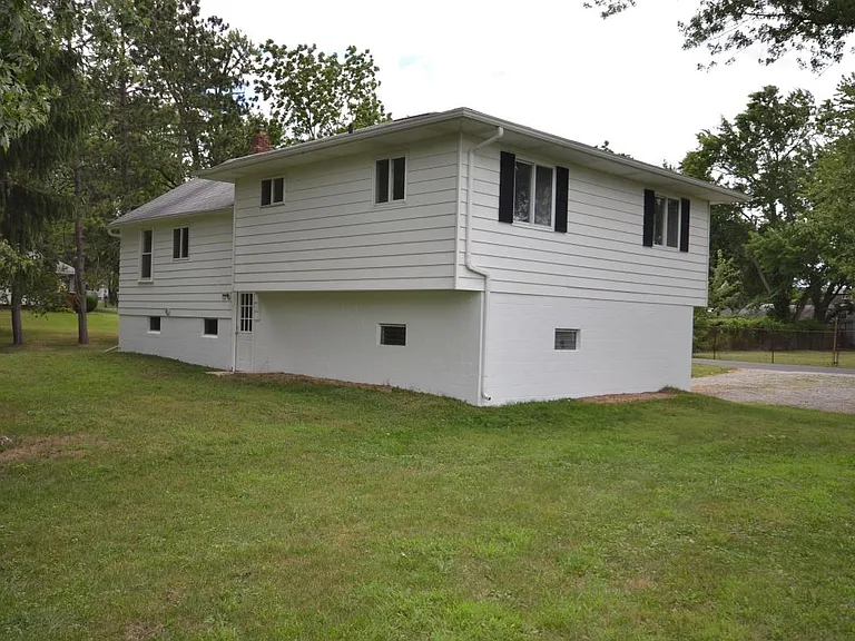 2699 Linwood Rd — Photo 4