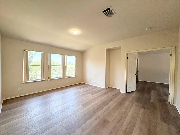 1101 Wood Creek Dr — Photo 18