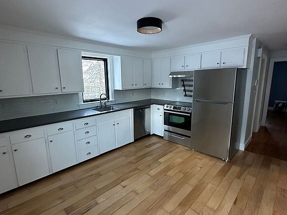 Updated kitchen, freshly painted & new refrigerator