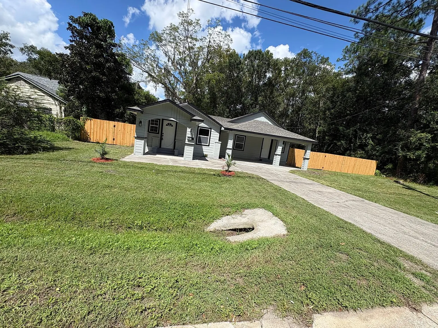4 bed, 2400 sqft, $2,200 — Photo 2