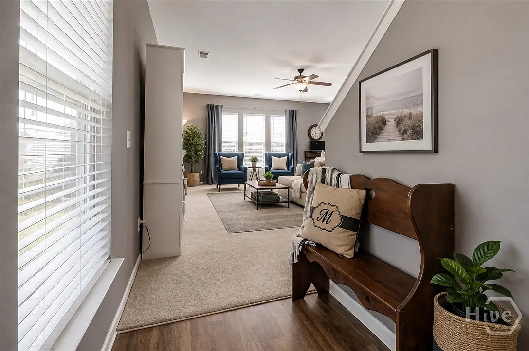 4 bed, 2.5 bath, 1990 sqft, $2,200 — Photo 3