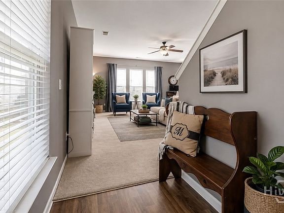 3rd image of 285 Willow Point Cir