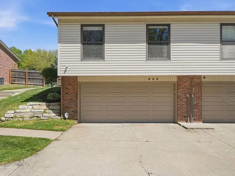 920 Carriage Way #12 — Photo 28