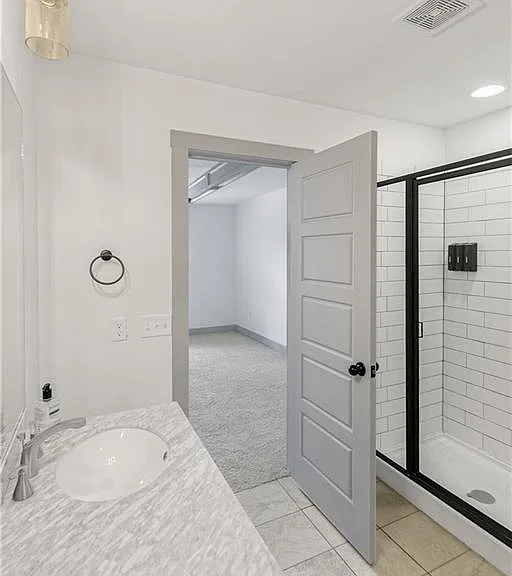 718 W Maple St — Photo 33