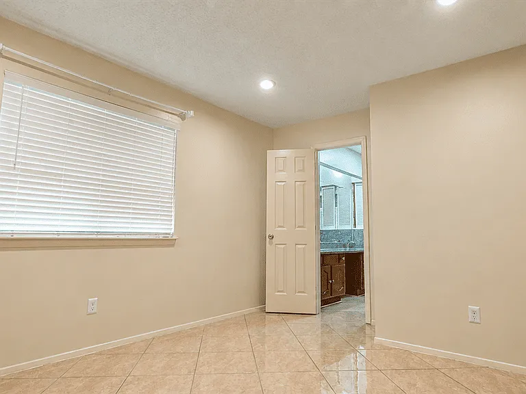 13914 Bonnington Dr — Photo 15