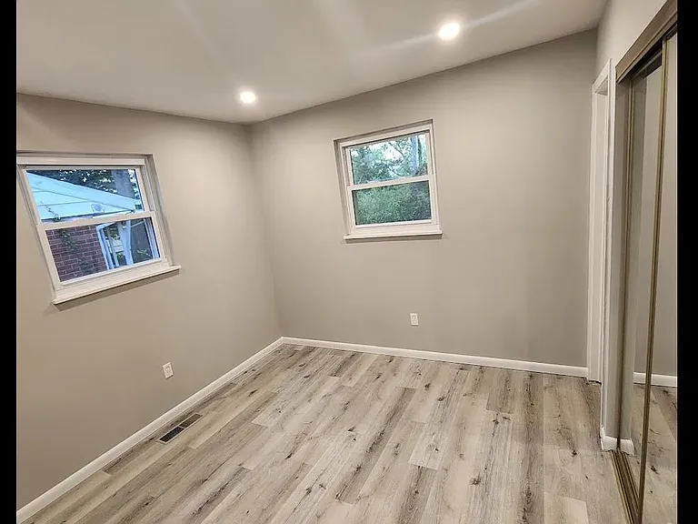 10913 Maplehill Dr — Photo 10