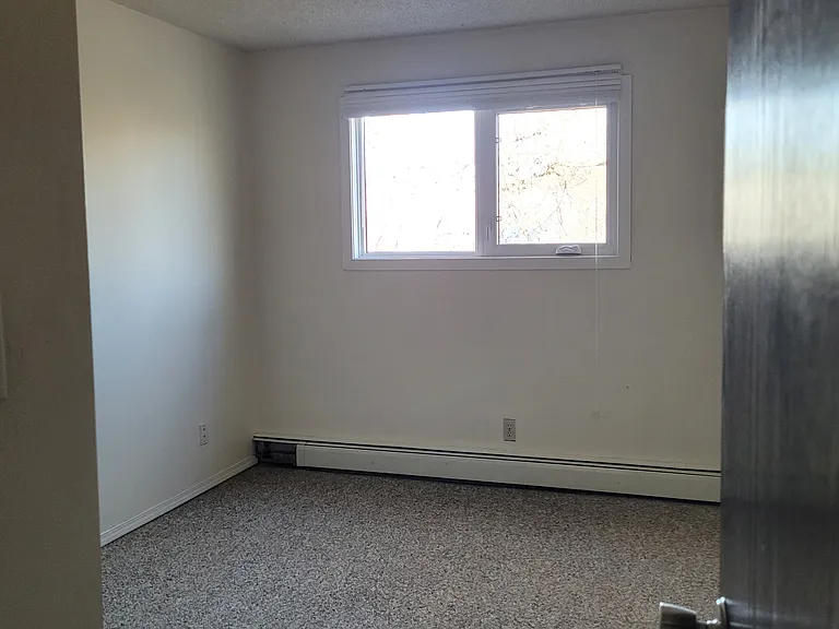 302 Main St — Photo 8