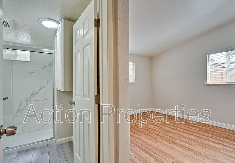 1125 Burgoyne St — Photo 16