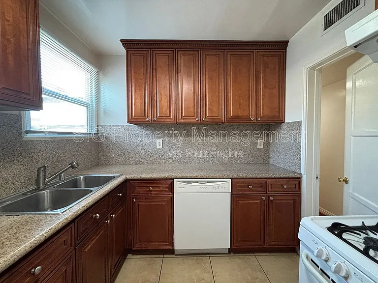 629 W Glenoaks Blvd #A — Photo 10