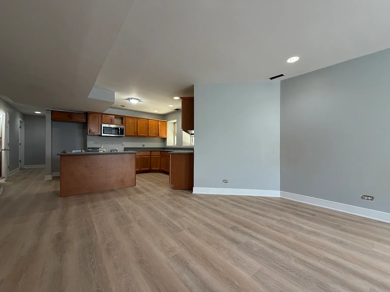 3 bed, 2.5 bath, 1350 sqft, $3,100 — Photo 4