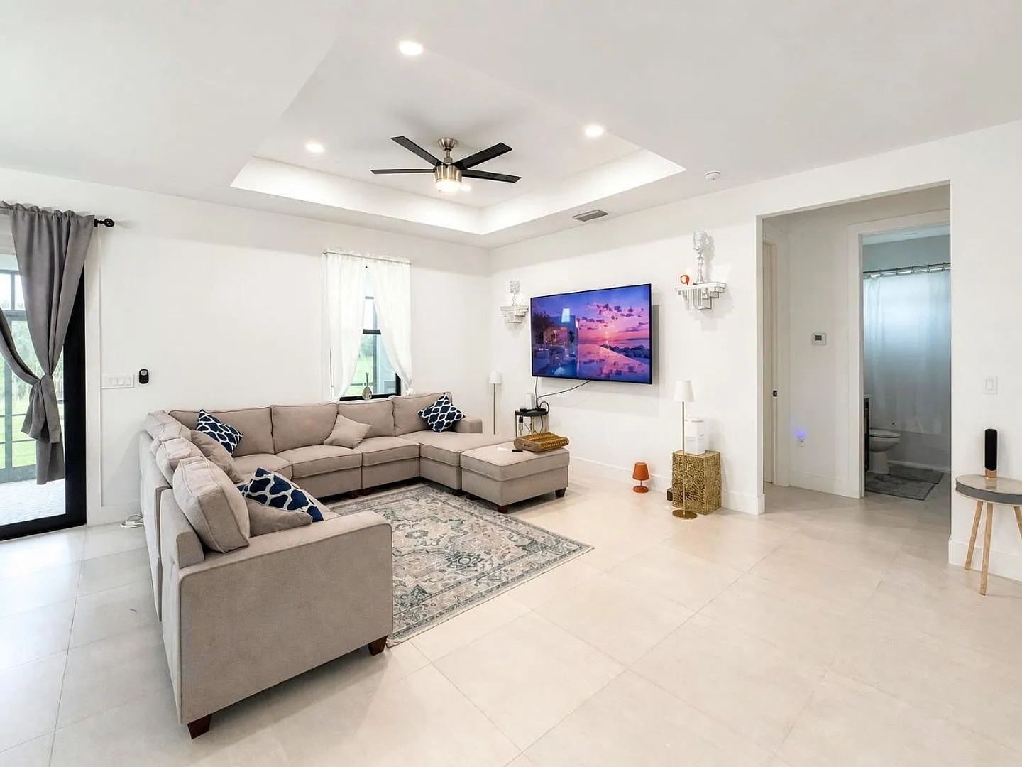 Modern 3-Bedroom Rental on 1.59 Acres in Golden Gate Estates — Photo 2