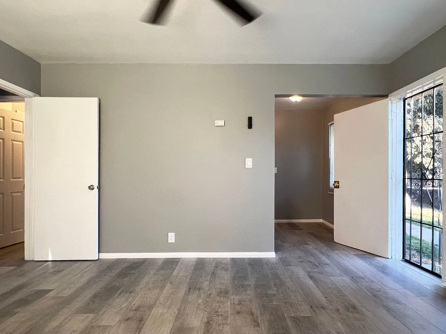 LB1325 — Photo 2