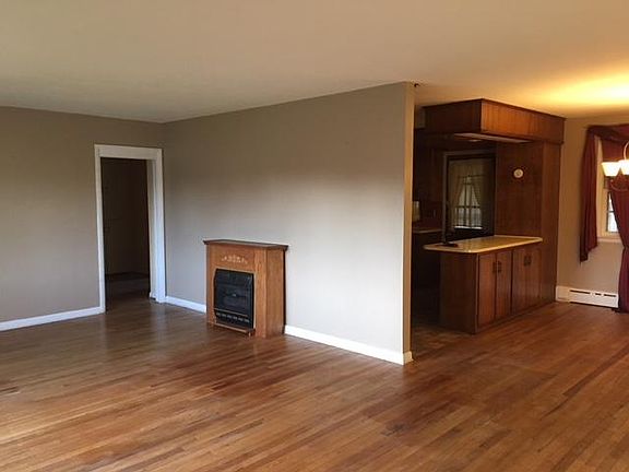 2nd image of 24 Earl Stoyer Dr