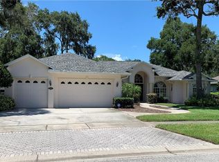 2408 Valrico Forest Dr, Valrico, FL 33594