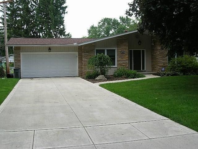 1st image of 343 Meadowbrook Dr