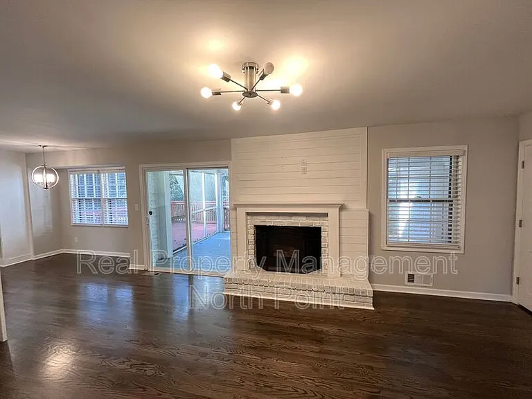 3434 Palace Ct — Photo 9