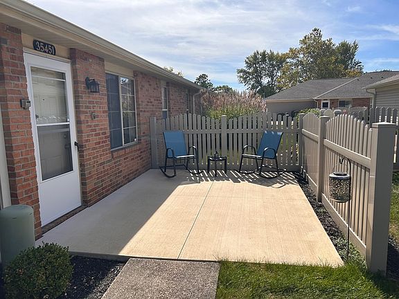 4th image of 35451 Westminister Ave