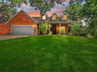 550 Briaroaks Dr, Lake Dallas, TX 75065
