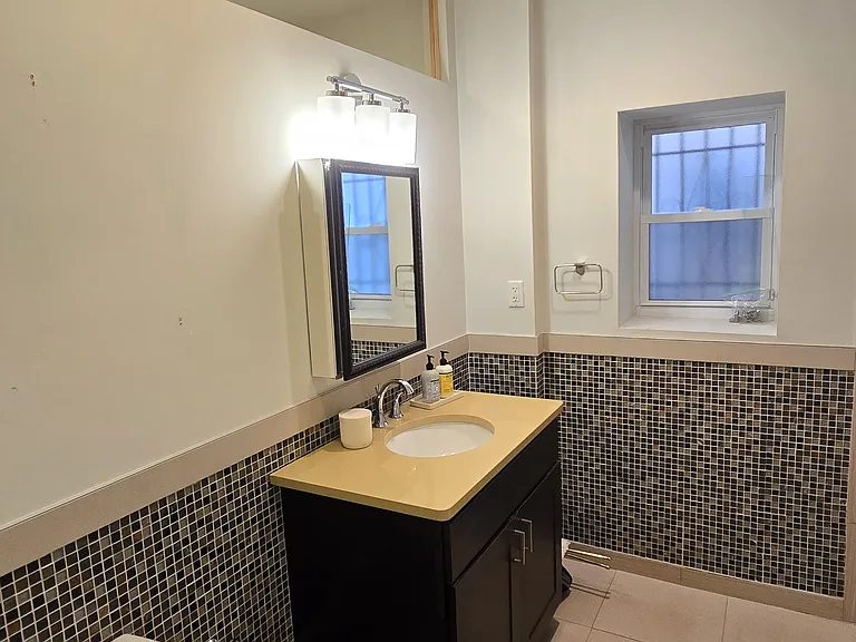 1605 Christian St #A — Photo 9