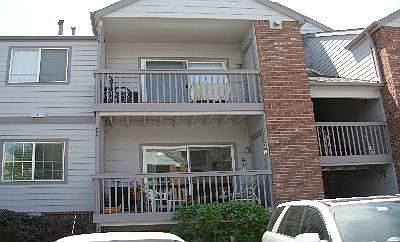 Upper unit w views of park & mtns. Unit is across from park.