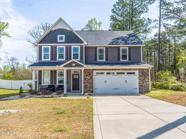 410 Lancaster Dr, Vass, NC 28394