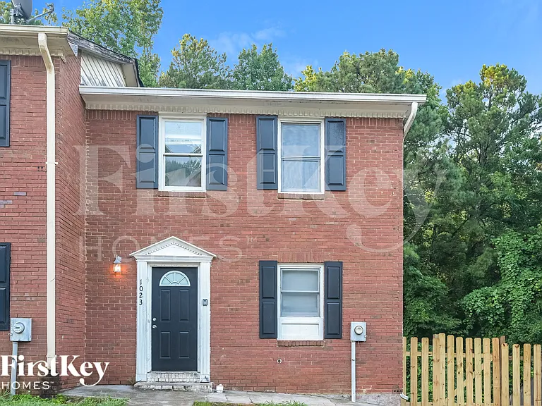 1023 Park Gate Pl — Photo 1