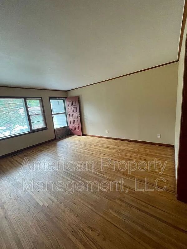 2 bed, 1.0 bath, 809 sqft, $1,299 — Photo 3