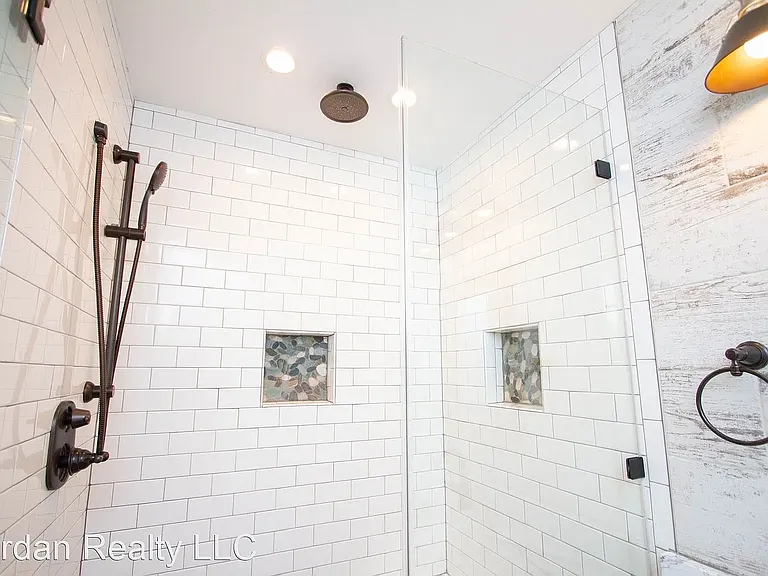 132 Romney St #A — Photo 6