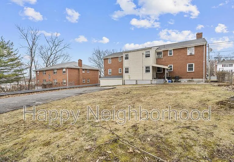 32 Dean Dr #2W — Photo 4