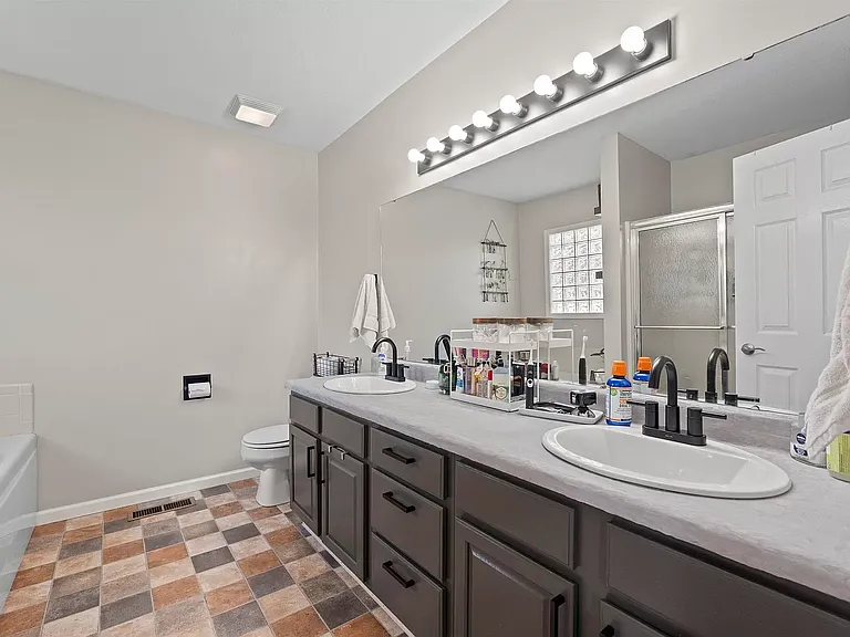 2226 Bluewater Trl — Photo 16